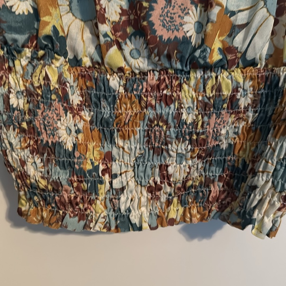 Urban Outfitters floral cropped top - Picture 3 of 9